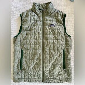 Patagonia Men’s Nano Vest - medium - green - EUC